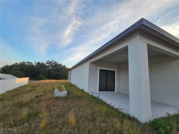 $2,400 | 8059 Sherwood Circle, LaBelle, FL 33935