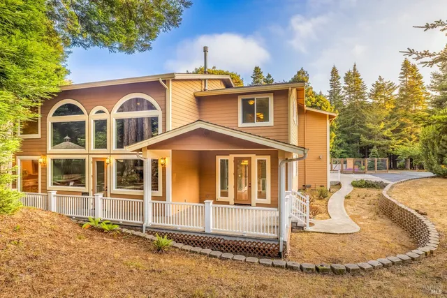 $2,320,000 | 16611 Pearl Ranch Road, Fort Bragg, CA 95437
