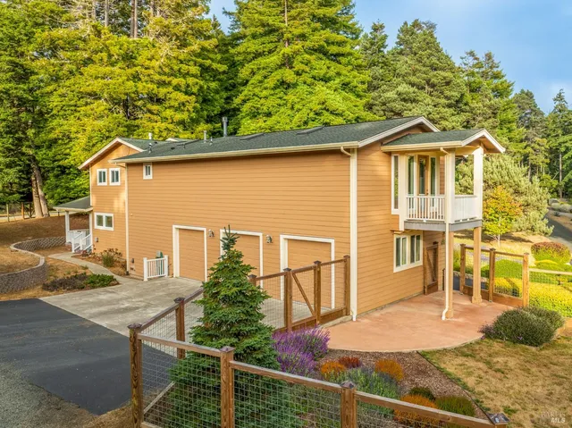 $2,320,000 | 16611 Pearl Ranch Road, Fort Bragg, CA 95437