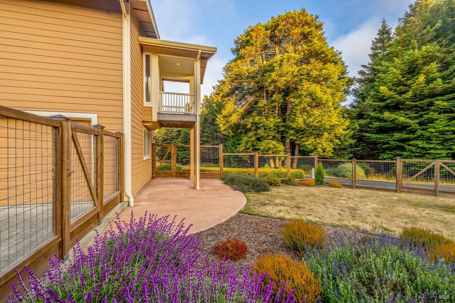 16611 Pearl Ranch Road Fort Bragg, CA 95437 - Photo 56 of 71 a house with swimming pool in front of it