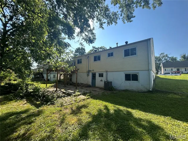 $250,000 | 7243 General Sherman Lane, St. Louis, MO 63123