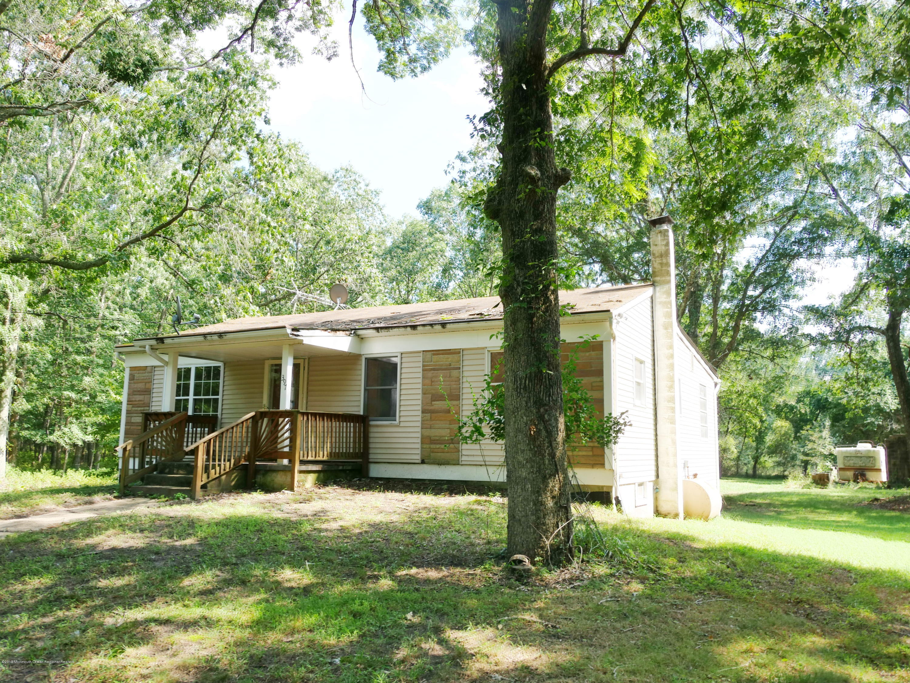 397 Oak Glen Road Howell, NJ 07731 - Photo 1 of 35 P1050398