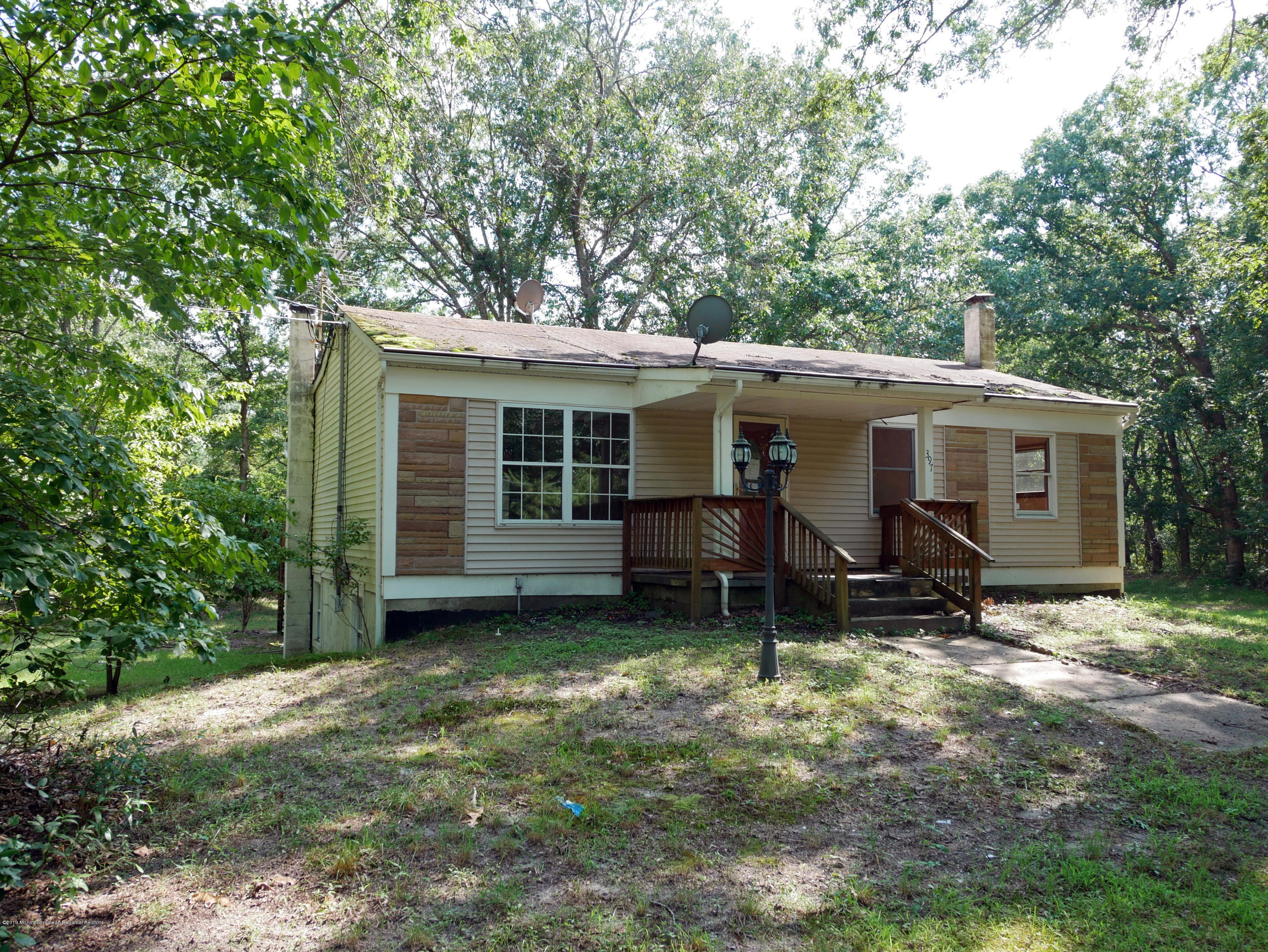 397 Oak Glen Road Howell, NJ 07731 - Photo 3 of 35 P1050400
