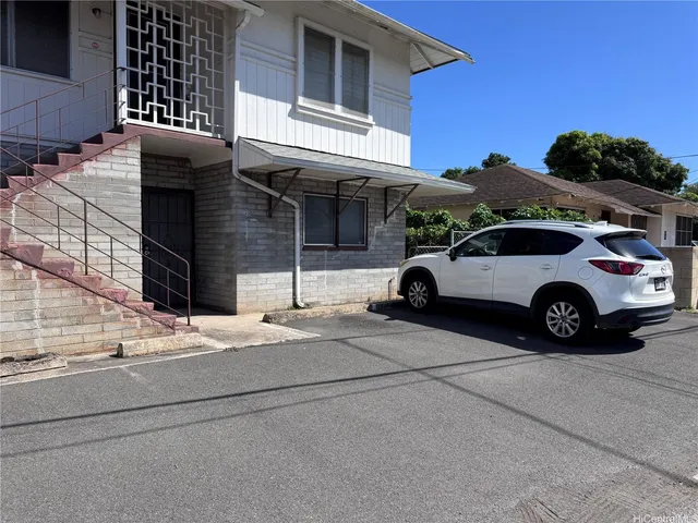 $2,100 | 2624 Nahaku Place, Unit A, Honolulu, HI 96826