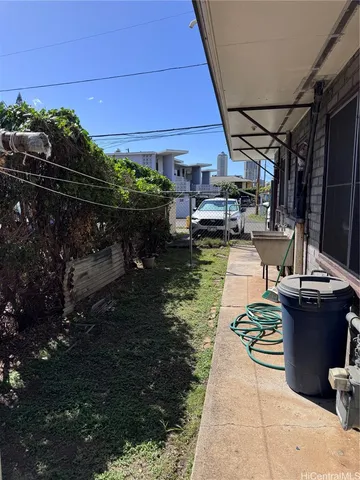 $2,100 | 2624 Nahaku Place, Unit A, Honolulu, HI 96826