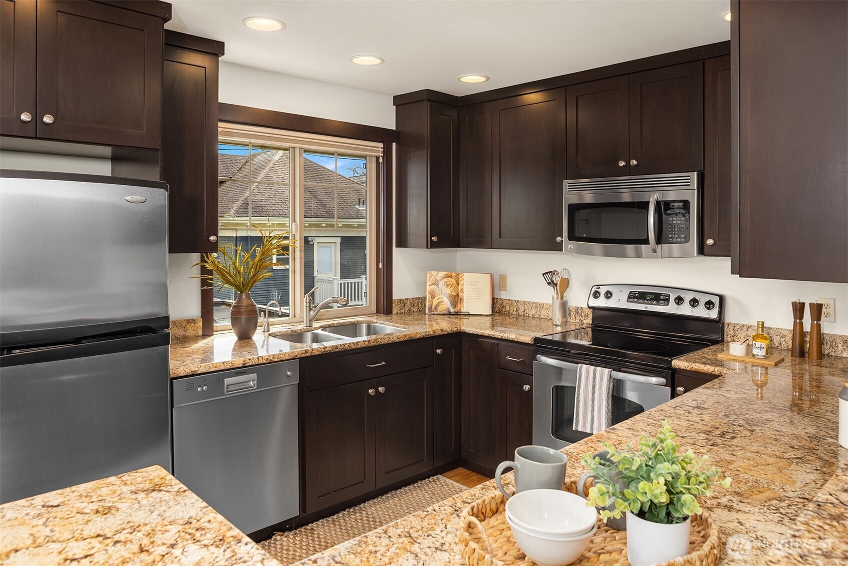 757 North 65th Street Seattle, WA 98103 - Photo 12 of 40