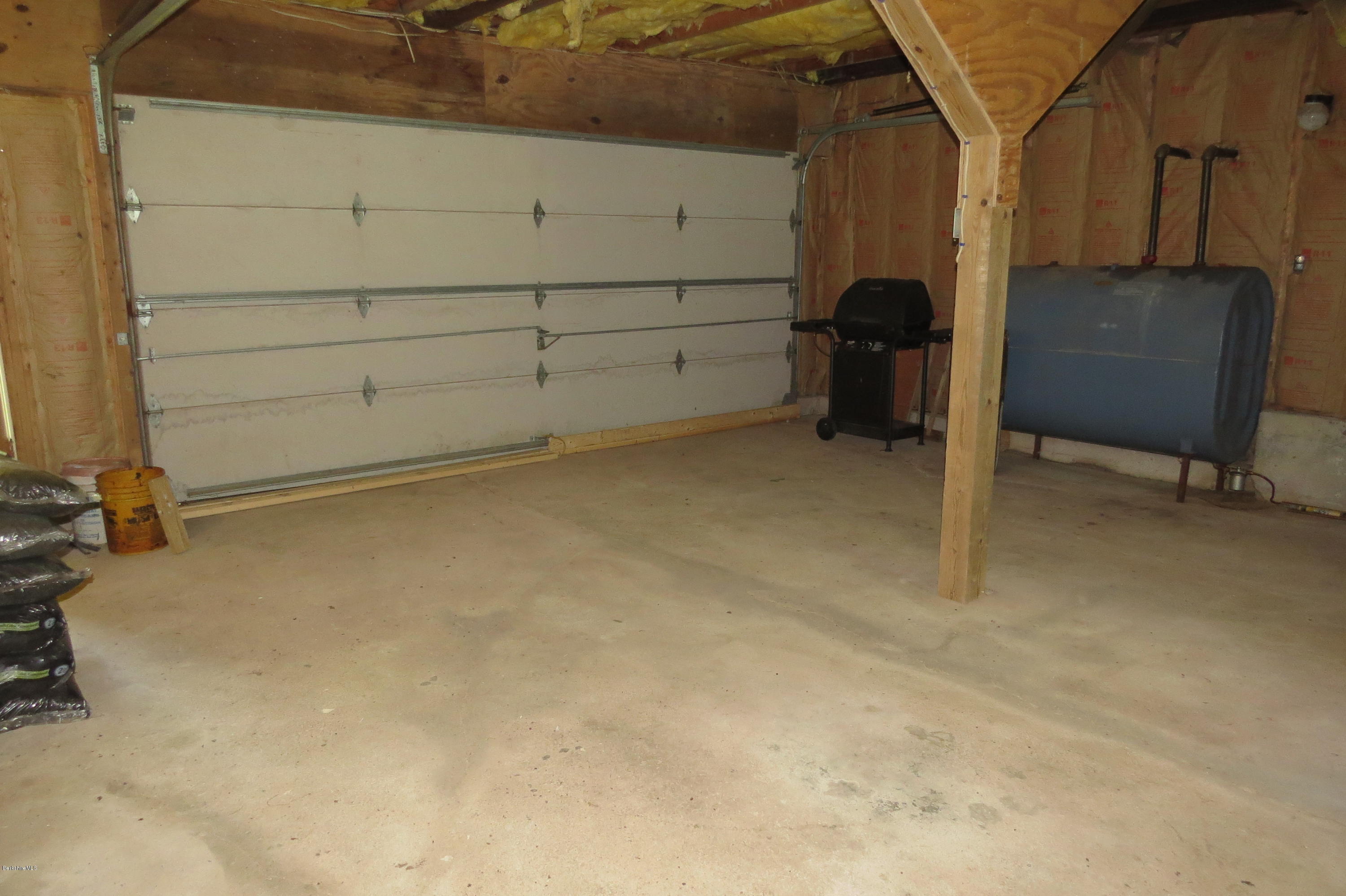 279 Heartwellville View Road Readsboro, VT 05350 - Photo 35 of 42 a view of a garage
