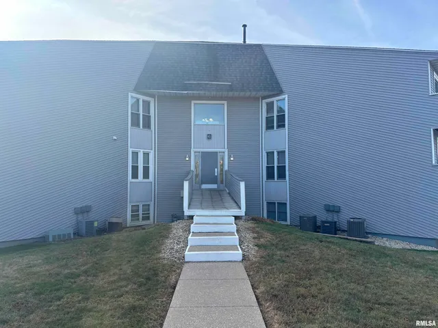 $800 | 2632 West Willowlake Drive, Unit 614, Peoria, IL 61614