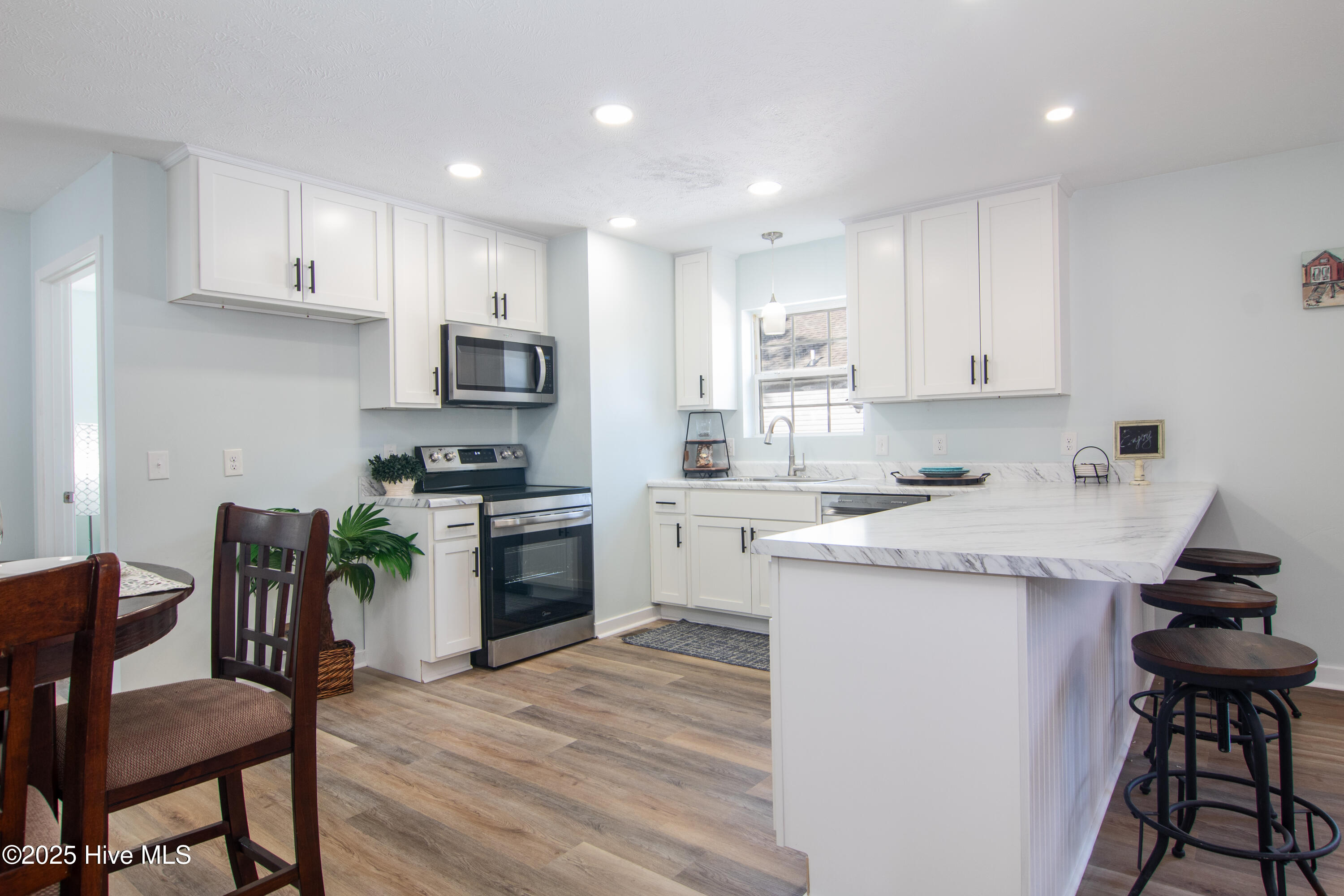 321 Hickory Road Southport, NC 28461 - Photo 5 of 36 Kitchen