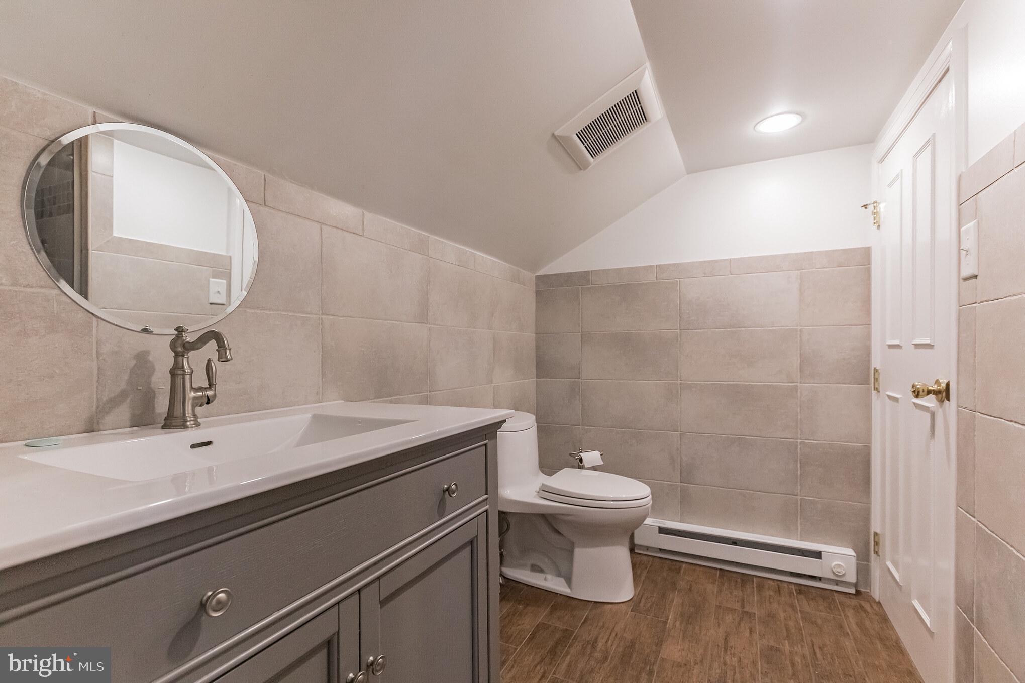 935 Rydal Road Jenkintown, PA 19046 - Photo 29 of 36 3rd Floor Full Bathroom