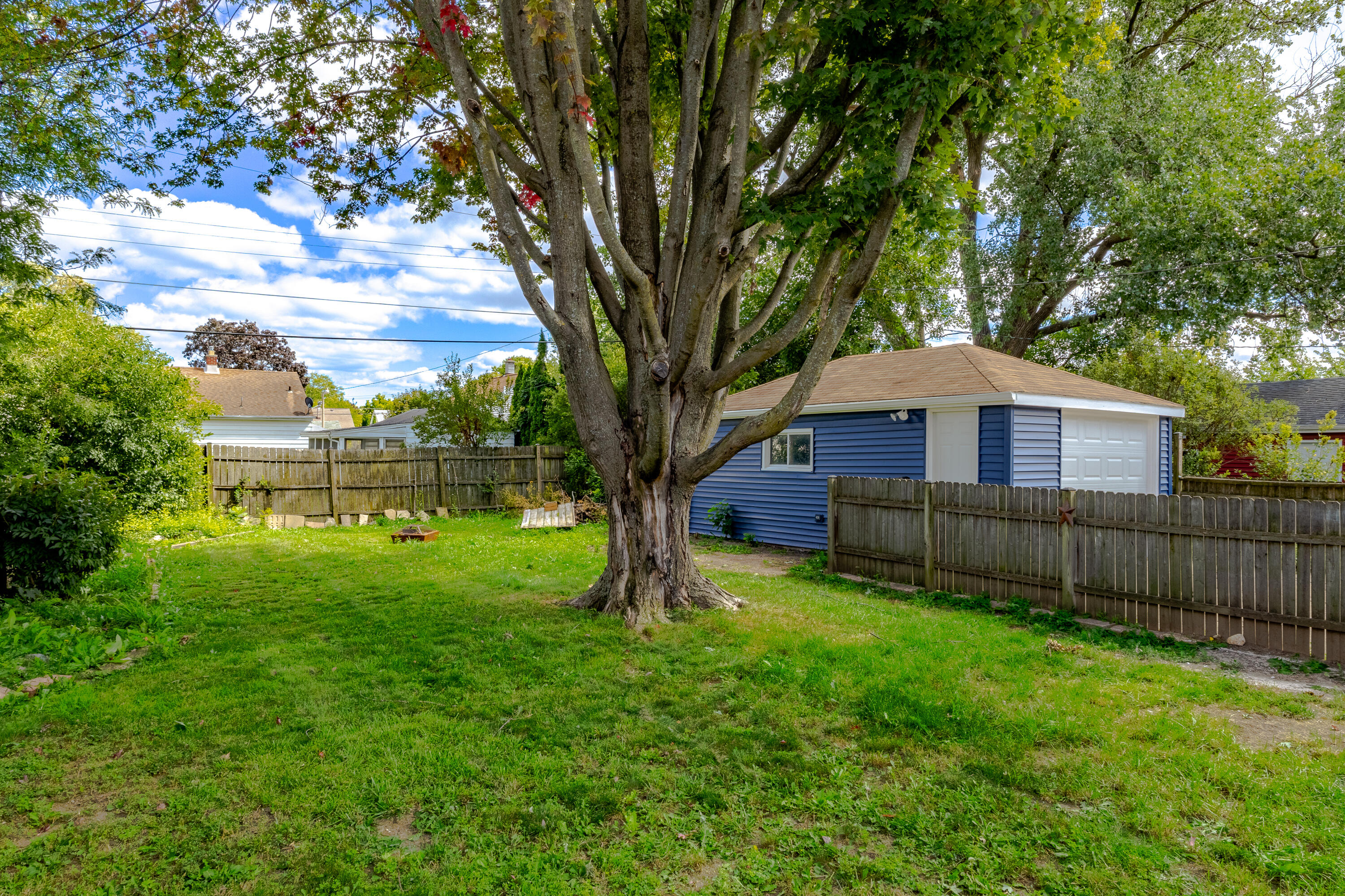 3522 North 95th Street Milwaukee, WI 53222 - Photo 20 of 23 Completely fenced