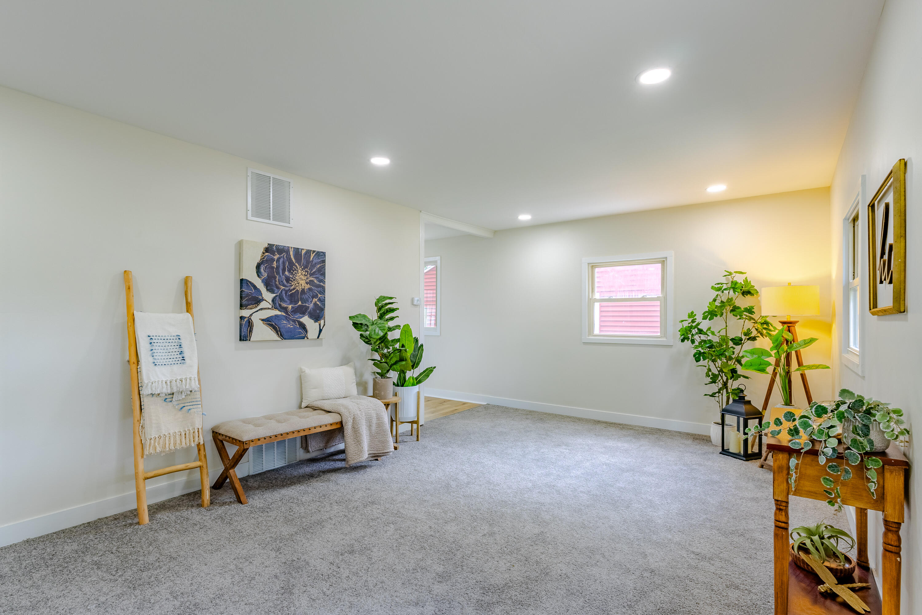 3522 North 95th Street Milwaukee, WI 53222 - Photo 4 of 23 Living/dining