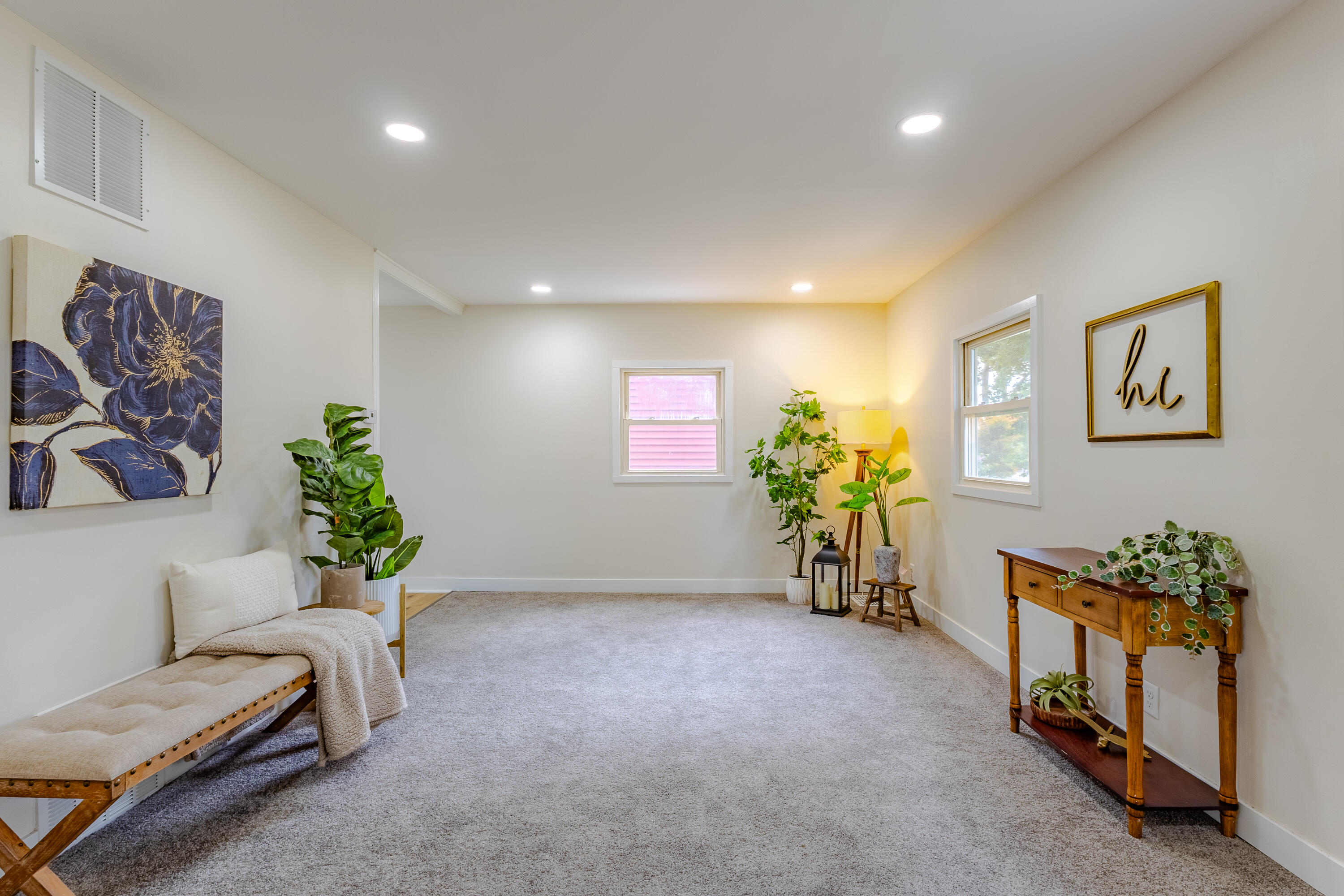 3522 North 95th Street Milwaukee, WI 53222 - Photo 5 of 23 Bright interior