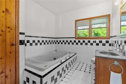 $799,000 | 180 West Main Road, Little Compton, RI 02837