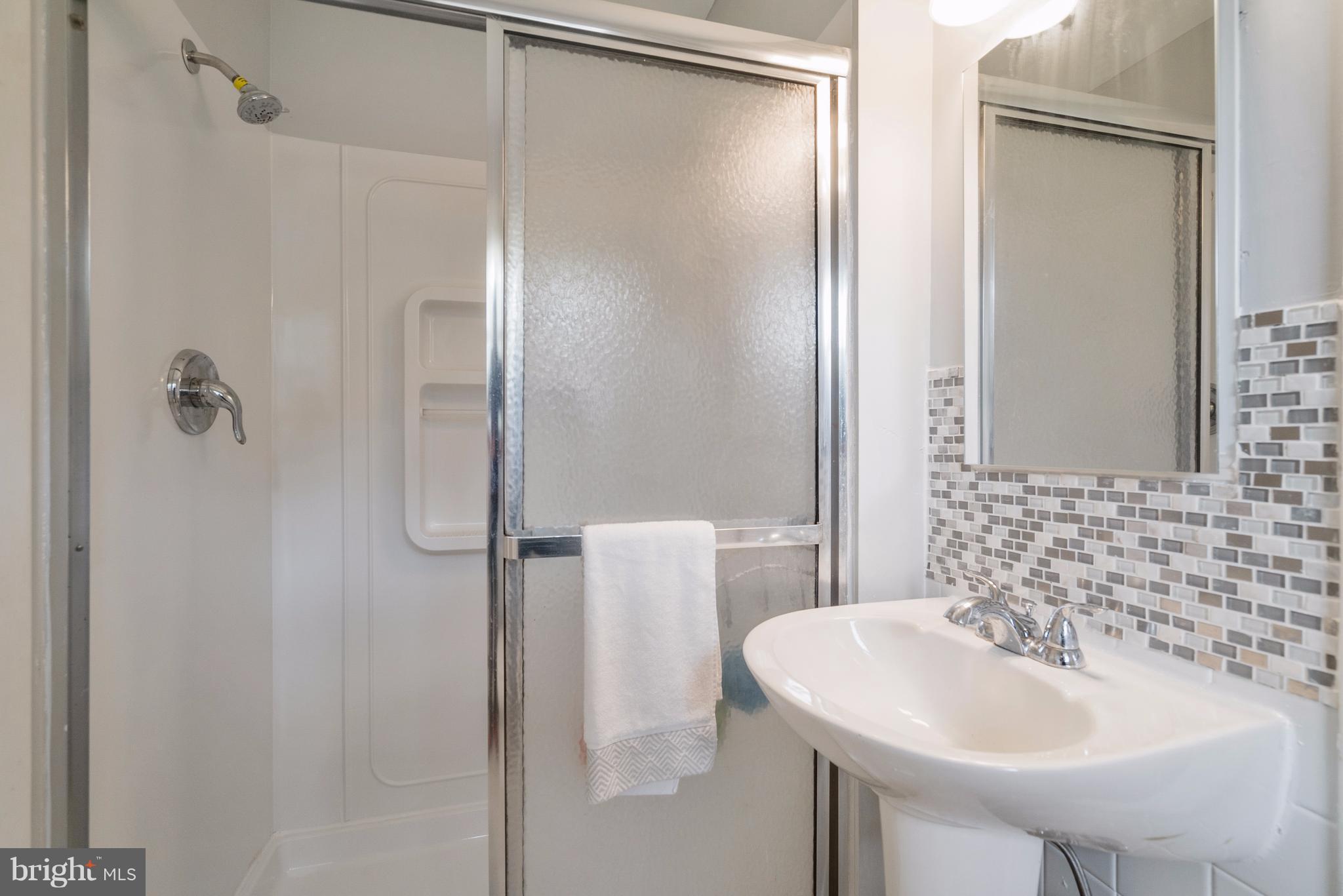 8807 Stonewall Road Manassas, VA 20110 - Photo 11 of 29 Bath (Master)