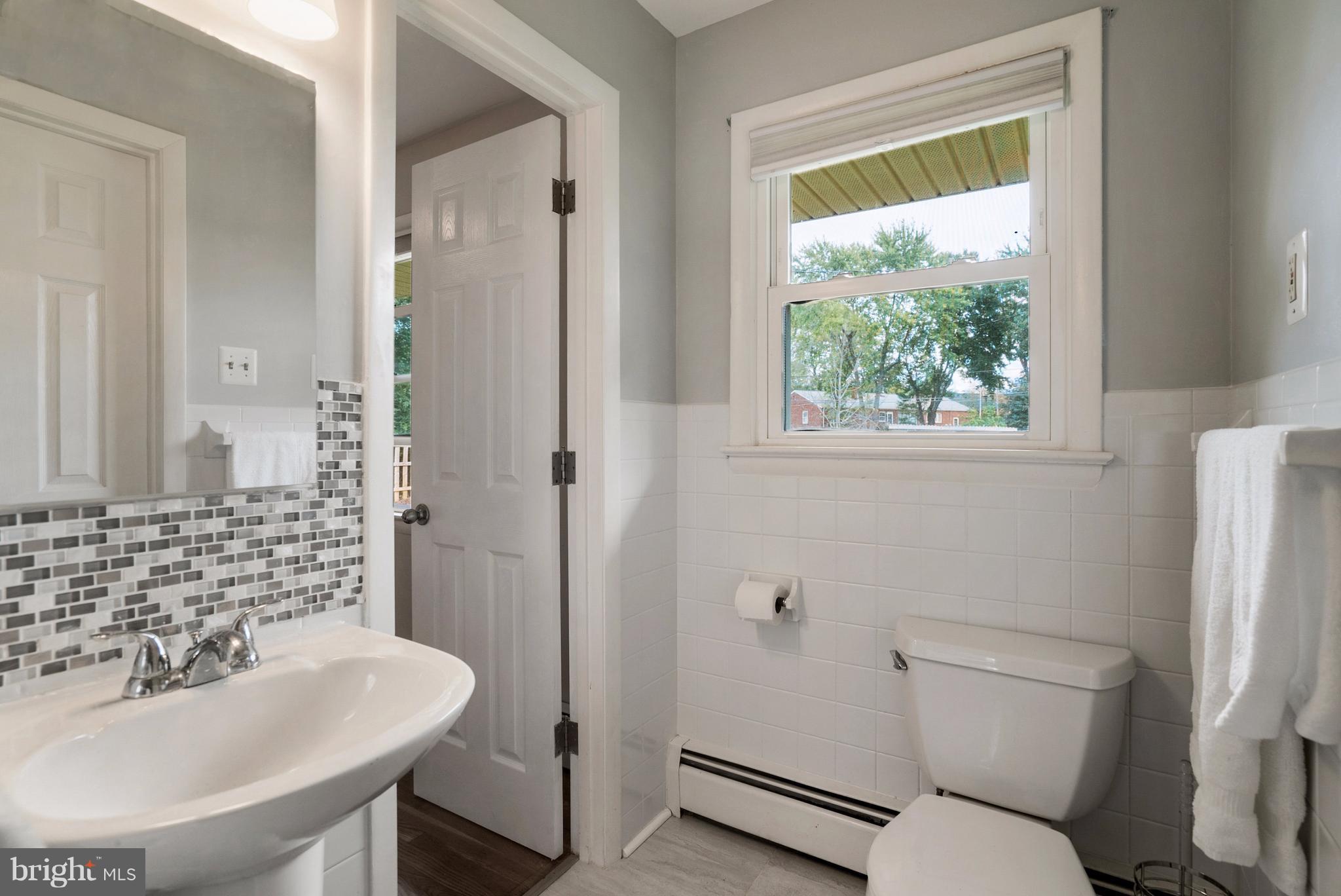 8807 Stonewall Road Manassas, VA 20110 - Photo 12 of 29 Bath (Master)