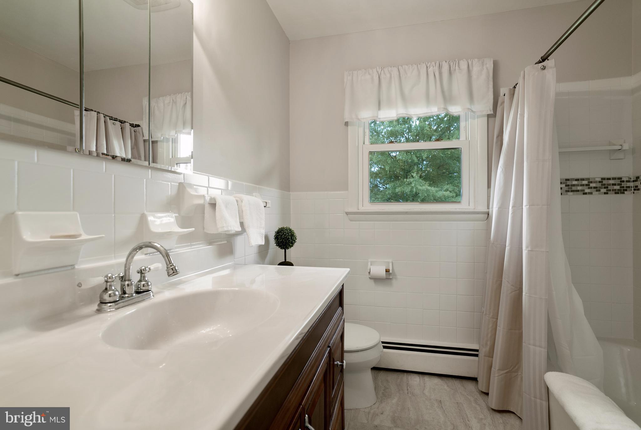 8807 Stonewall Road Manassas, VA 20110 - Photo 15 of 29 Bath