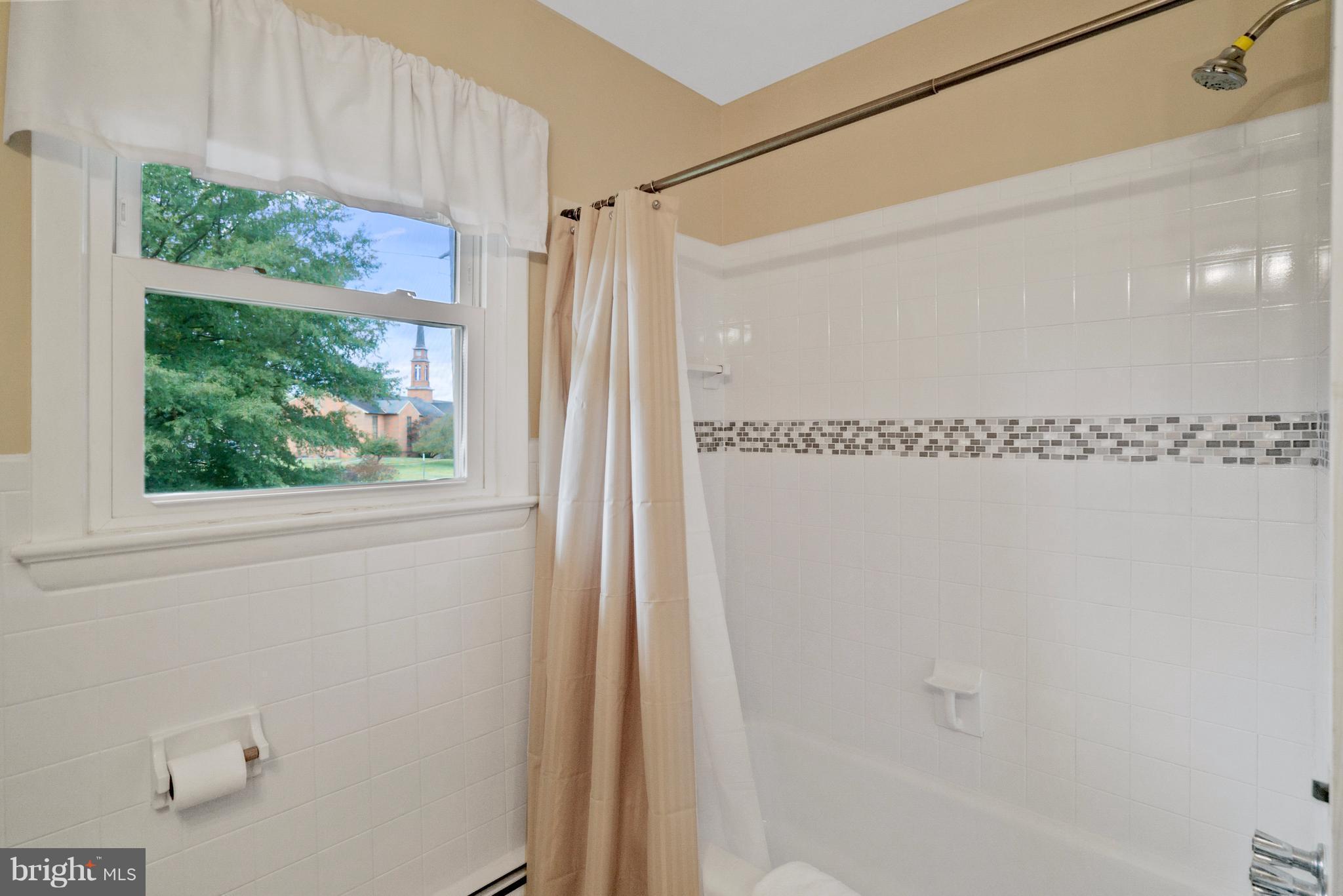 8807 Stonewall Road Manassas, VA 20110 - Photo 16 of 29 Bath