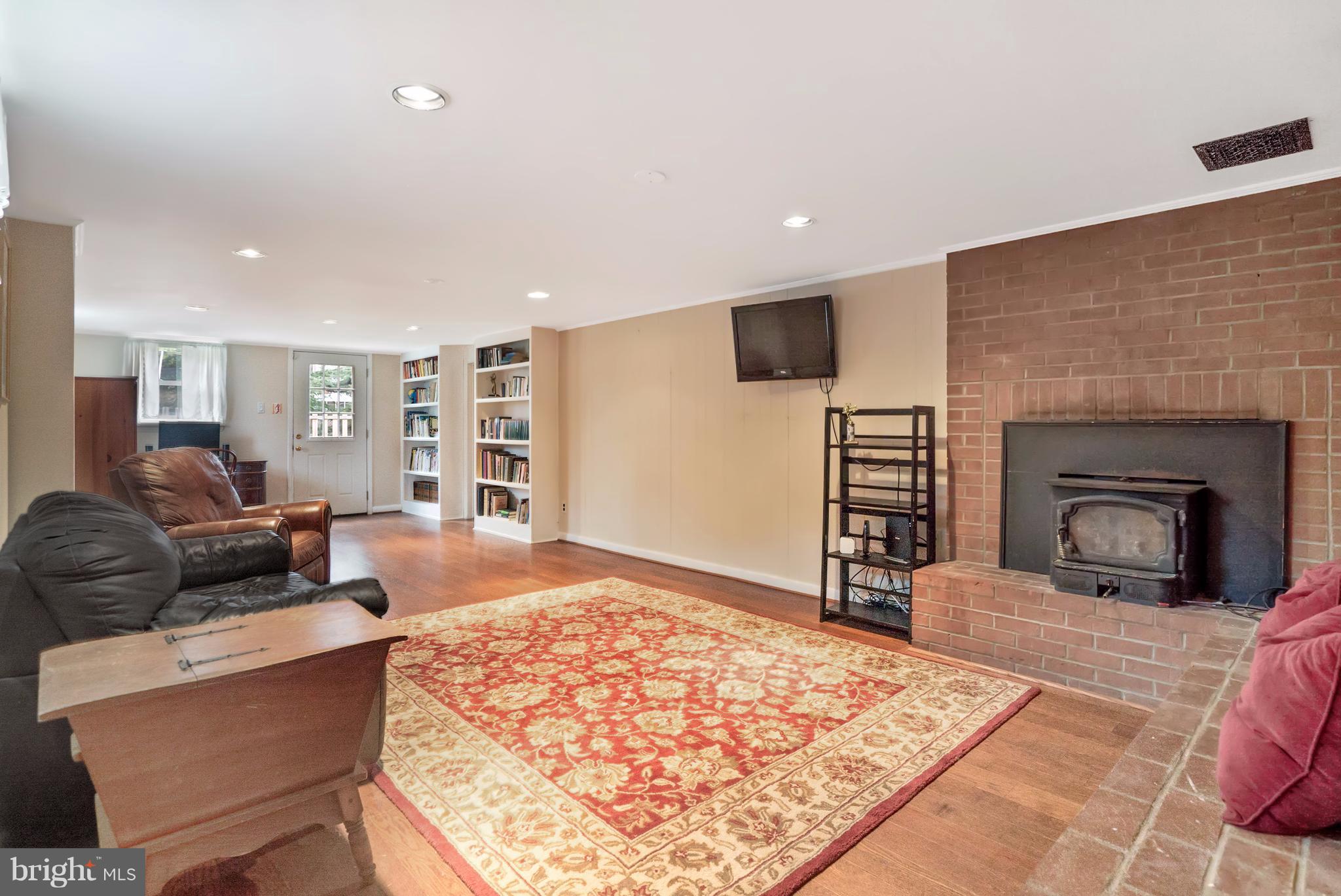 8807 Stonewall Road Manassas, VA 20110 - Photo 20 of 29 Family Room