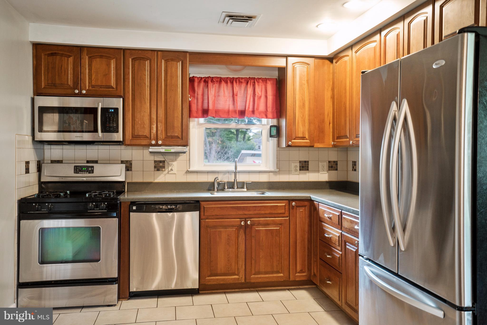 8807 Stonewall Road Manassas, VA 20110 - Photo 8 of 29 Kitchen