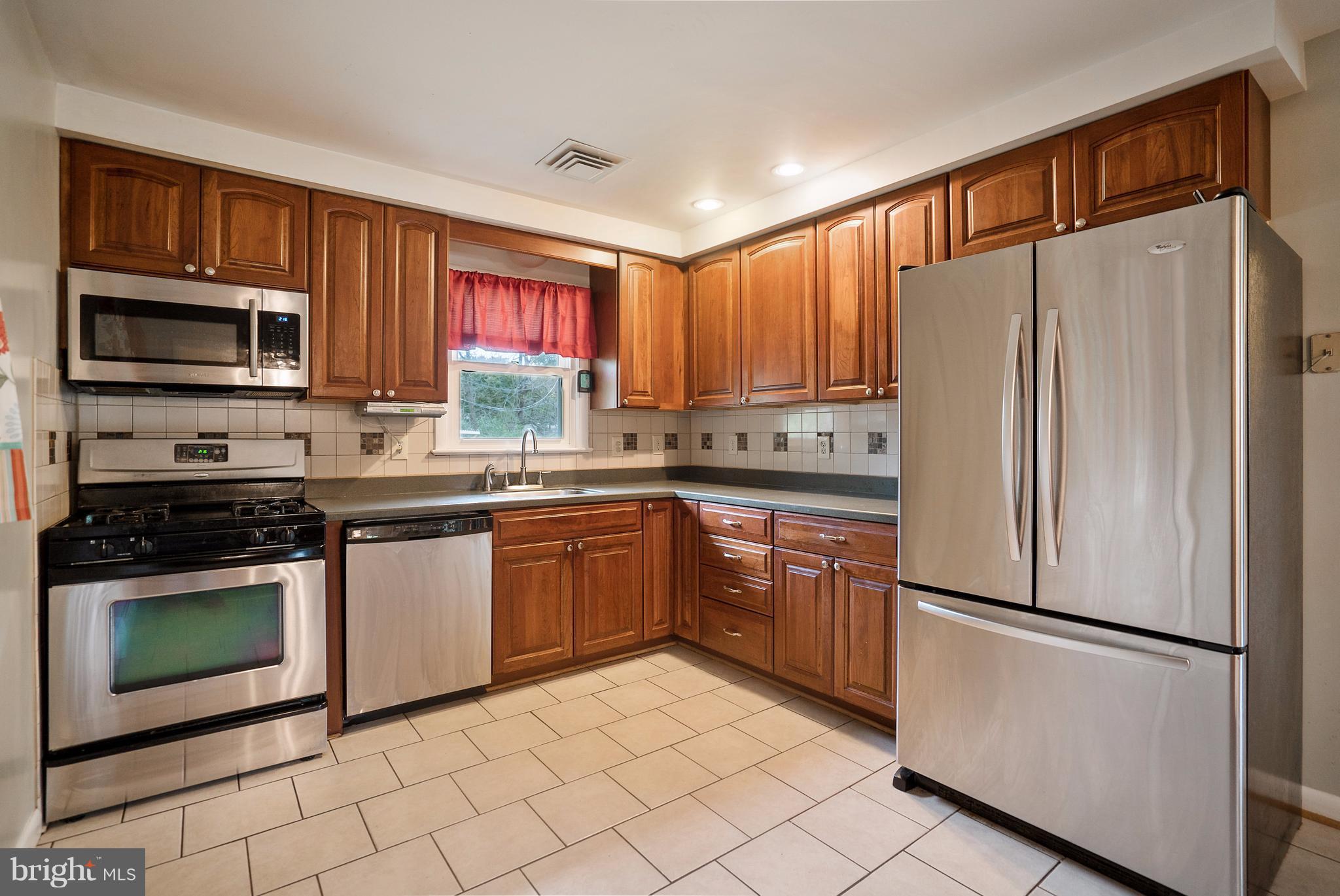 8807 Stonewall Road Manassas, VA 20110 - Photo 9 of 29 Kitchen