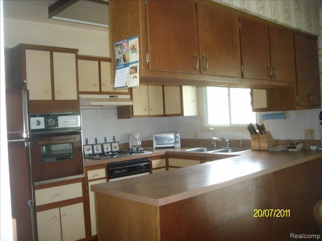3424 East Rolston Road Fenton, MI 48430 - Photo 8 of 10 SANY0079.JPG