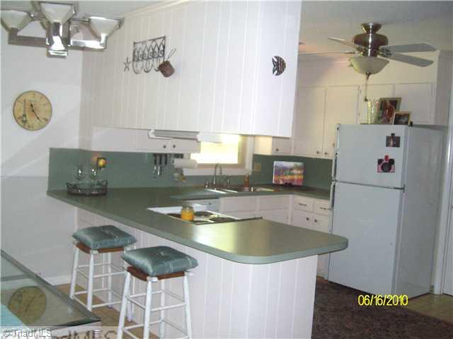 415 Lindsey Road Reidsville, NC 27320 - Photo 6 of 16 Kitchen.