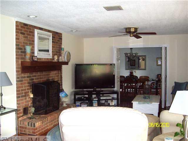 415 Lindsey Road Reidsville, NC 27320 - Photo 9 of 16 Living Room.