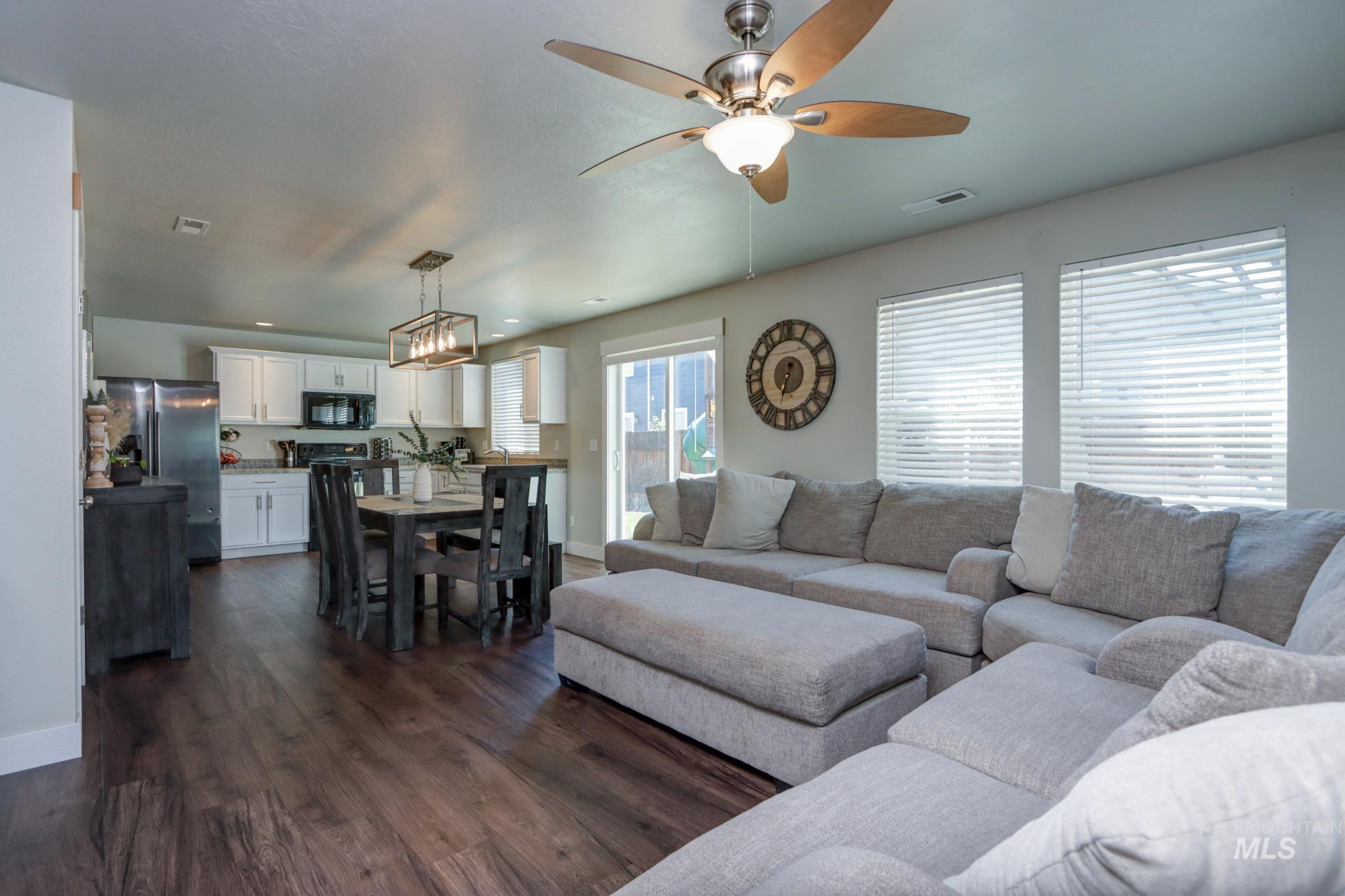 13593 Cocoa Beach Street Caldwell, ID 83607 - Photo 4 of 34