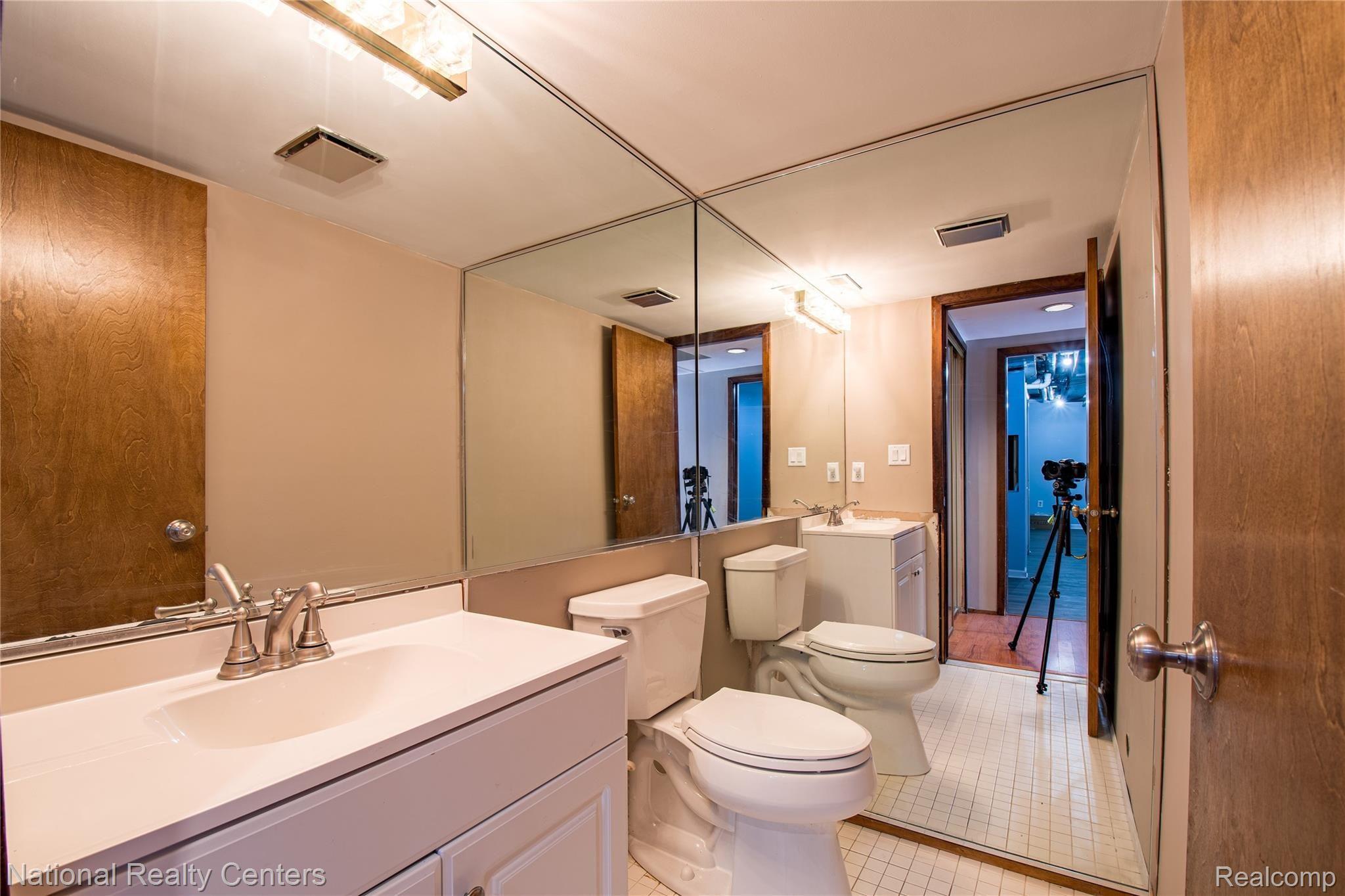 1753 Addaleen Road Highland, MI 48357 - Photo 35 of 41 Another Full Bath For Entertaining and Guests!