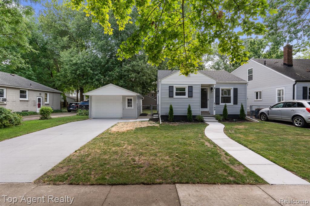 2169 Roslyn Road Grosse Pointe Woods, MI 48236 - Photo 3 of 43