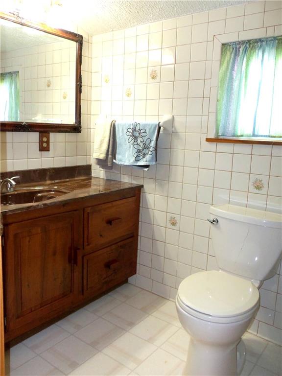 306 Silver Maple Avenue Langeloth, PA 15054 - Photo 20 of 31 a bathroom with a toilet sink and mirror