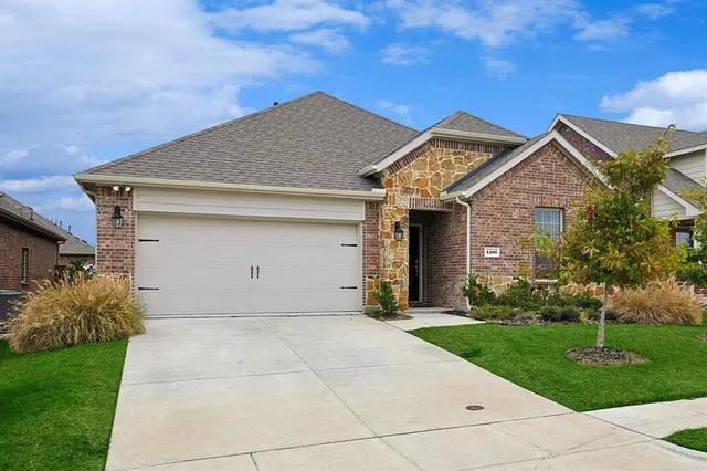 a front view of house with yard