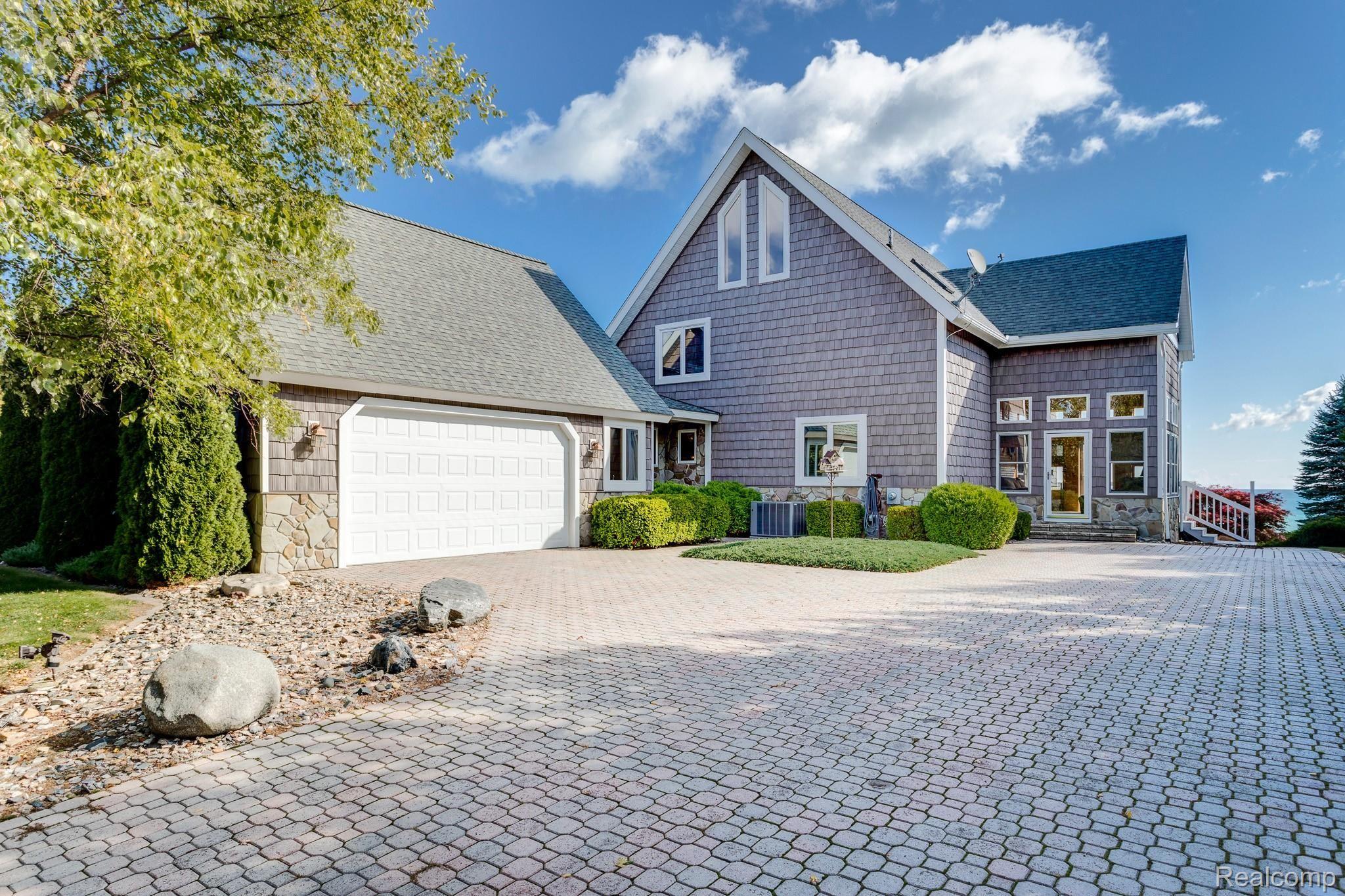 4450 North Lakeshore Road Deckerville, MI 48427 - Photo 4 of 75 4450 Lakeshore Rd (16 of 76).jpg