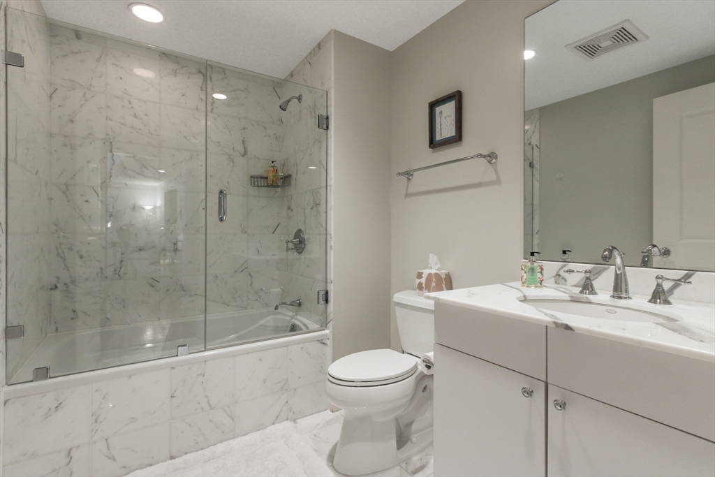 100 Belvidere Street, Unit 8F Boston, MA 02199 - Photo 5 of 18
