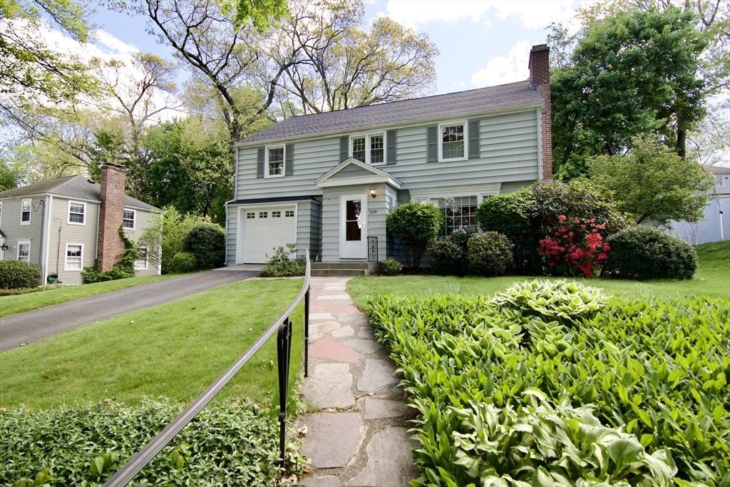 129 Chalmers Street Springfield, MA 01118 - Photo 2 of 42