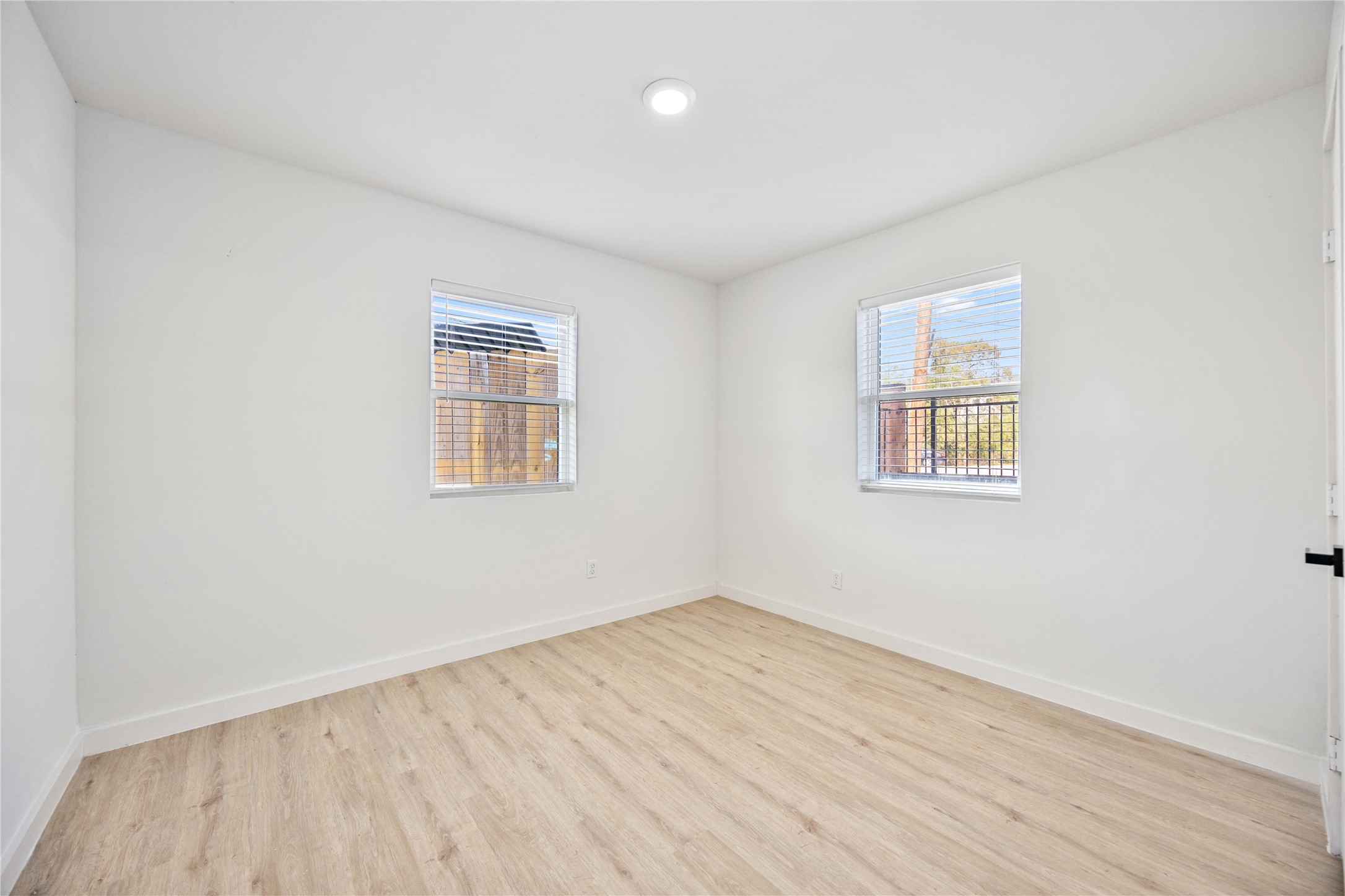 6811 Del Rio Street, Unit 26 Houston, TX 77021 - Photo 11 of 18 an empty room with wooden floor and windows