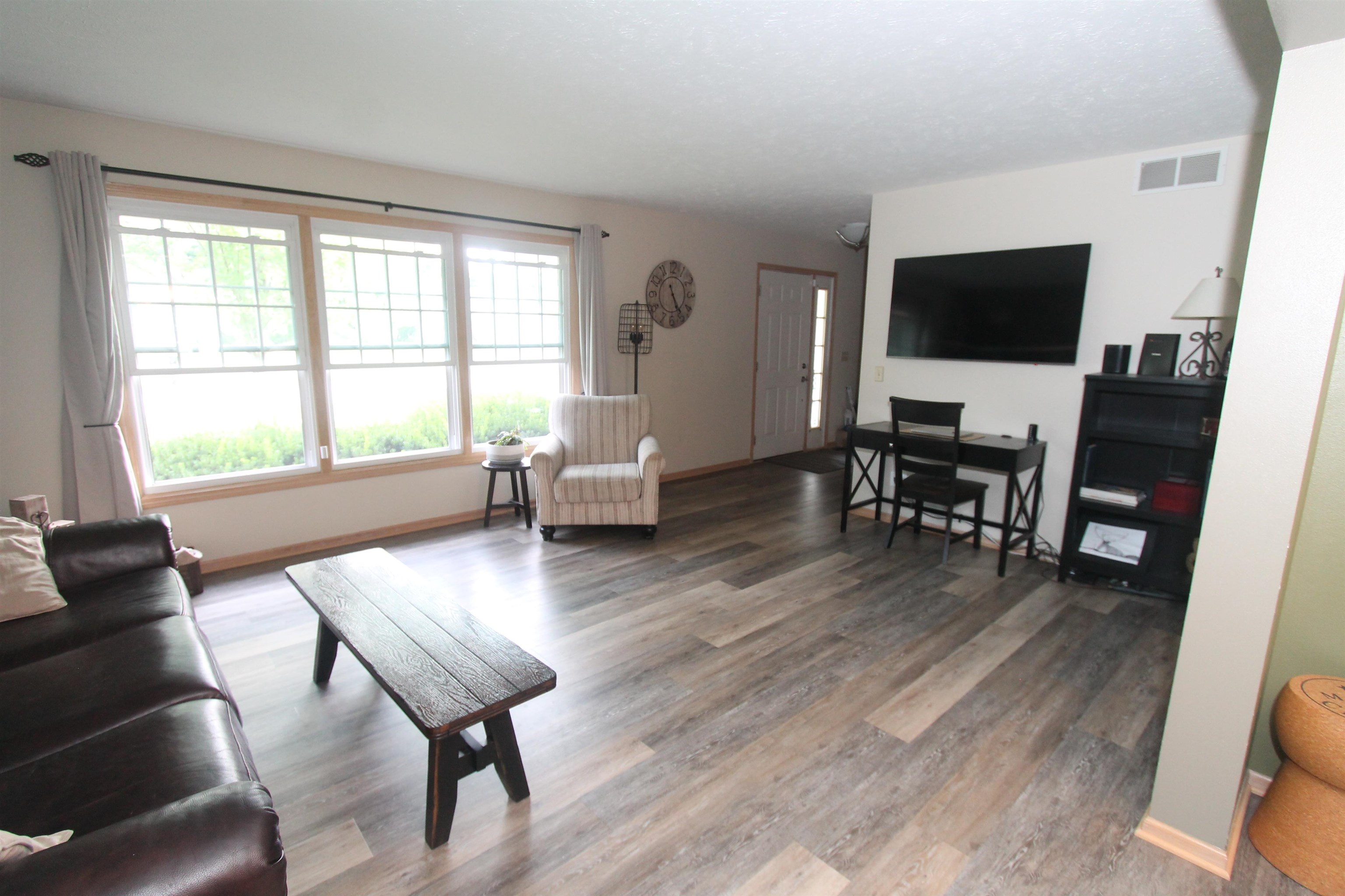 6448 Weaver Road Rockford, IL 61114 - Photo 3 of 29 Gallery Image 3