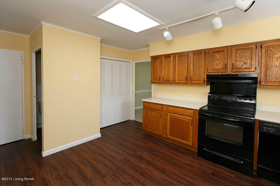 1808 Millgate Road Louisville, KY 40223 - Photo 7 of 29 3J8A7400