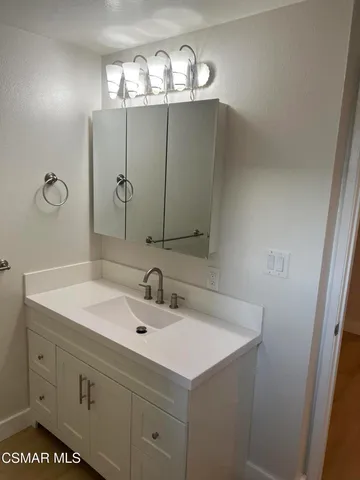 $2,000 | 1474 Calle Madreselva, Thousand Oaks, CA 91360