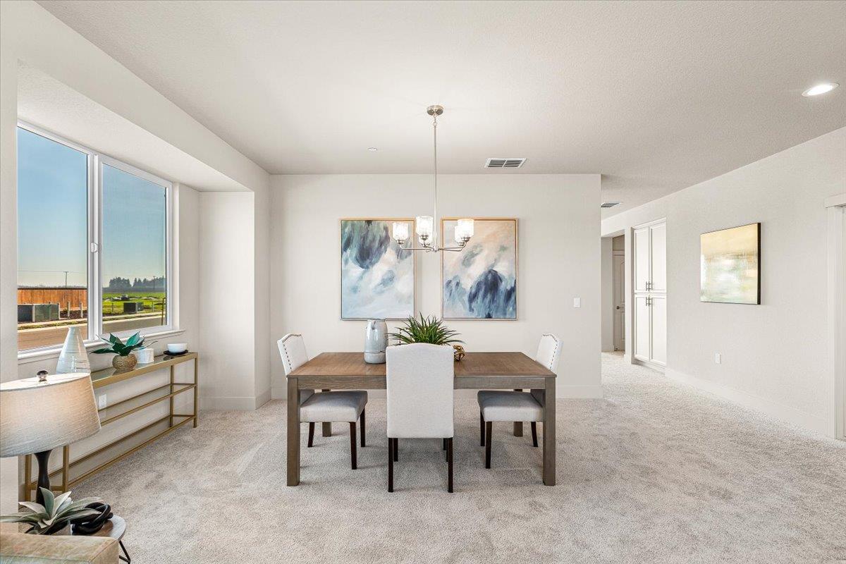 2970 East Tuolumne Road Turlock, CA 95382 - Photo 14 of 68 a dining room with furniture and window