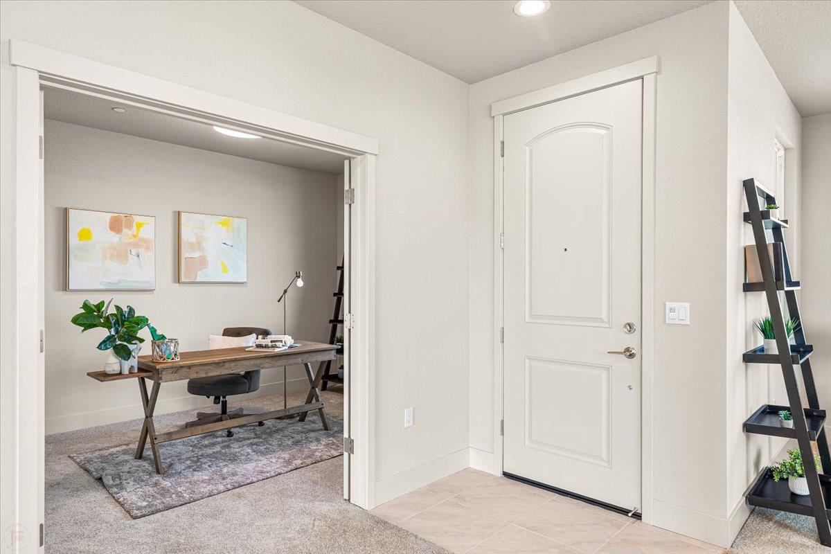 2970 East Tuolumne Road Turlock, CA 95382 - Photo 16 of 68 a work room with furniture and a potted plant