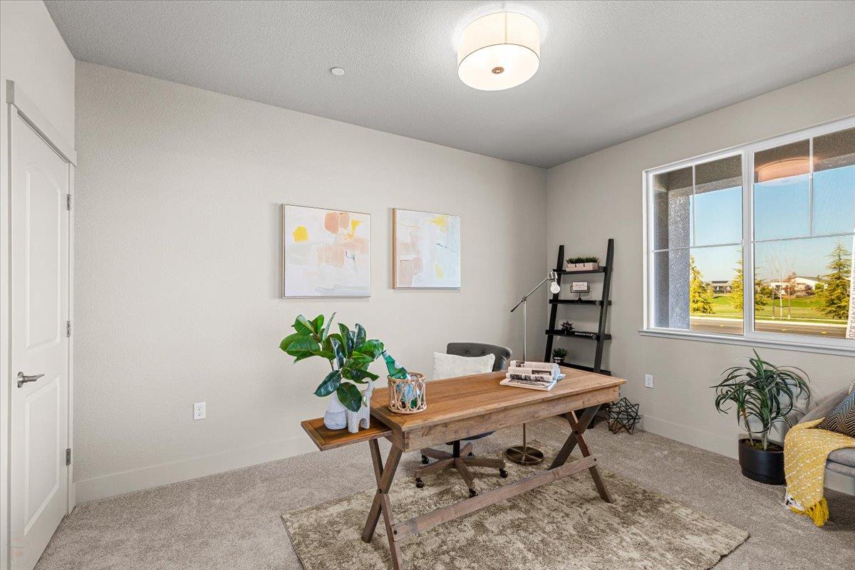 2970 East Tuolumne Road Turlock, CA 95382 - Photo 18 of 68 a view of a dining room with furniture