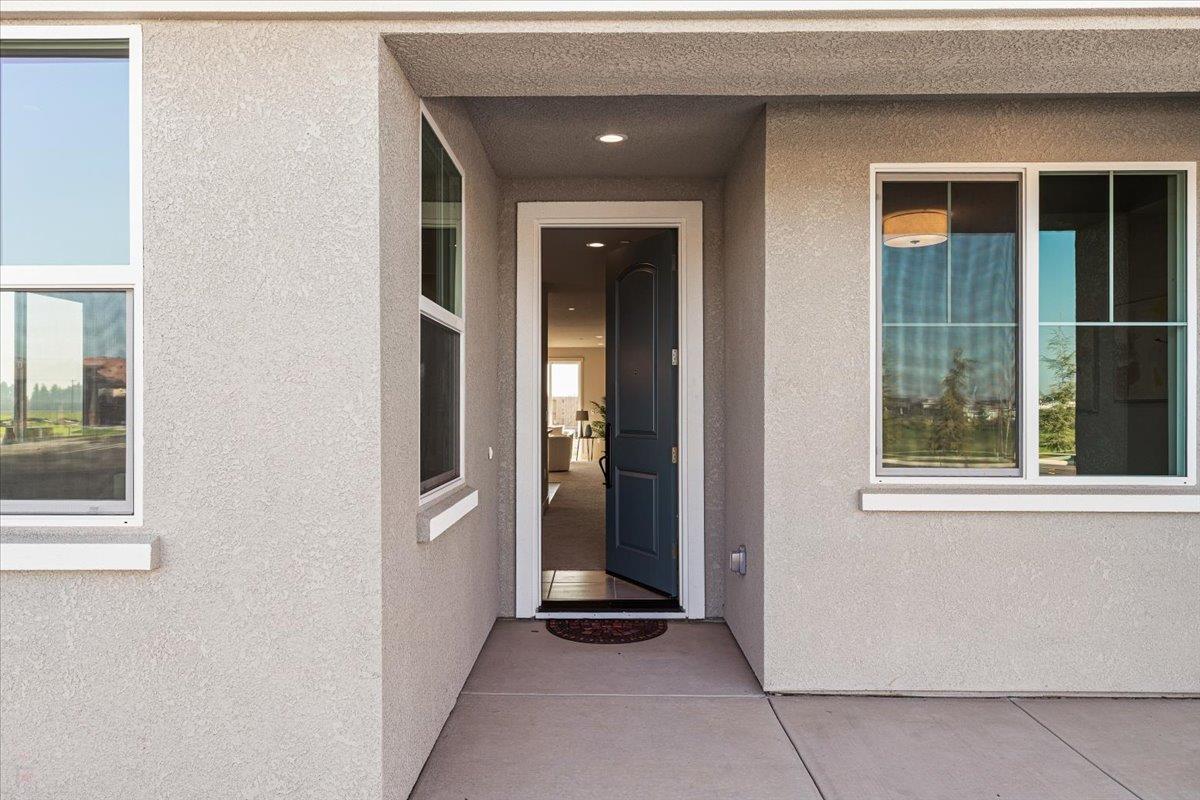 2970 East Tuolumne Road Turlock, CA 95382 - Photo 5 of 68 a view of an entryway of the house