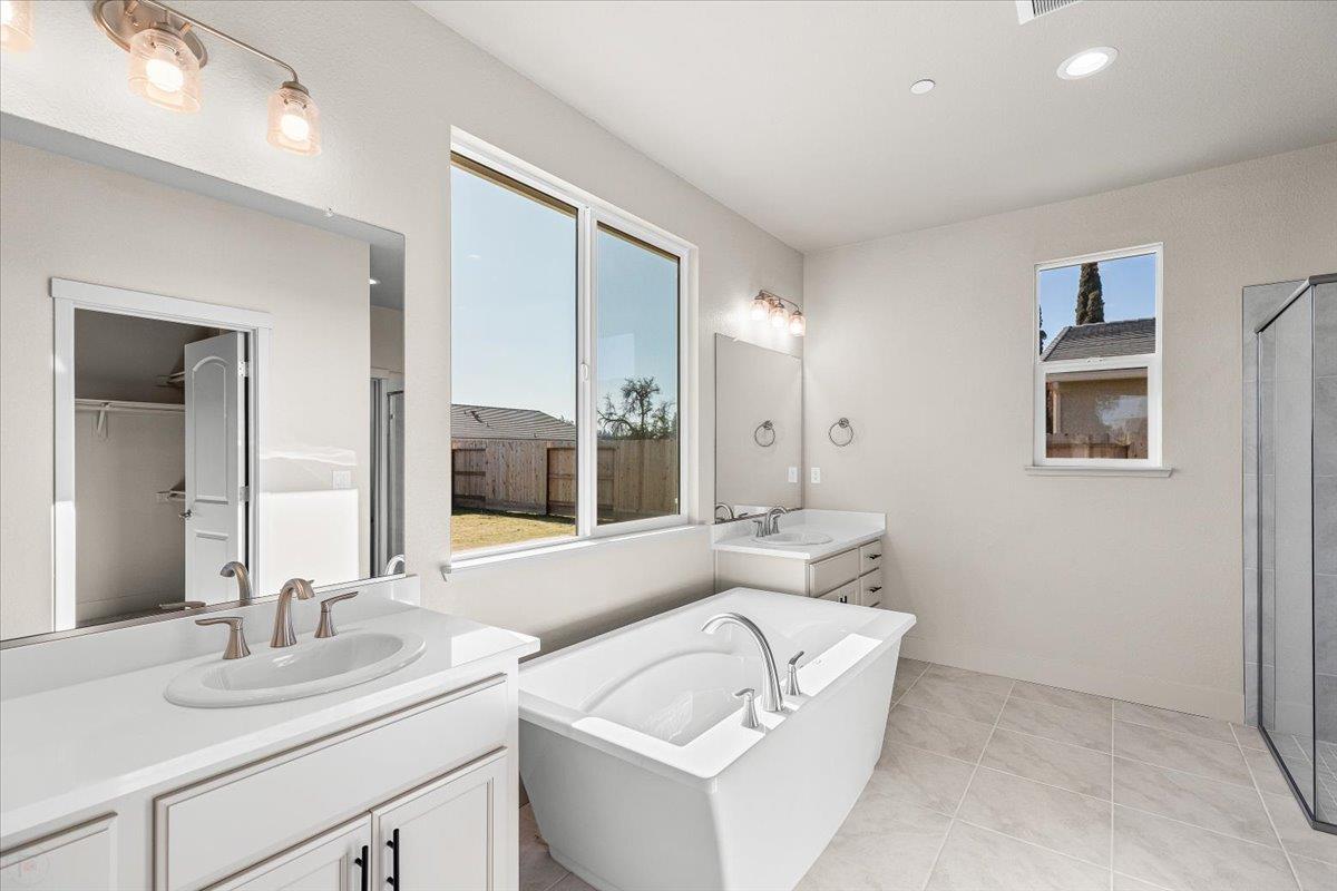 2970 East Tuolumne Road Turlock, CA 95382 - Photo 59 of 68 a bathroom with a sink and a bathtub