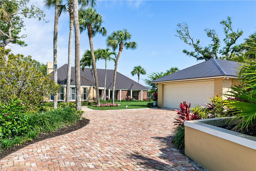 635 Live Oak Road Vero Beach, FL 32963 - Photo 3 of 36 Gallery Image 3