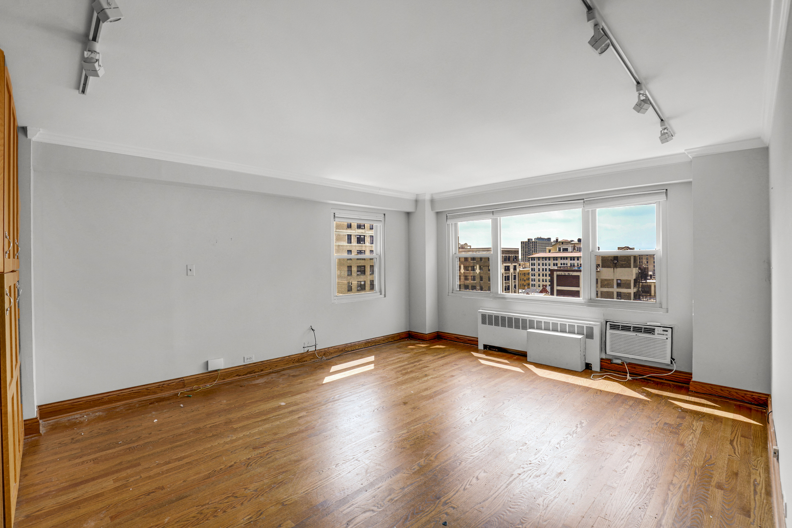 2909 North Sheridan Road, Unit 1105 Chicago, IL 60657 - Photo 2 of 12