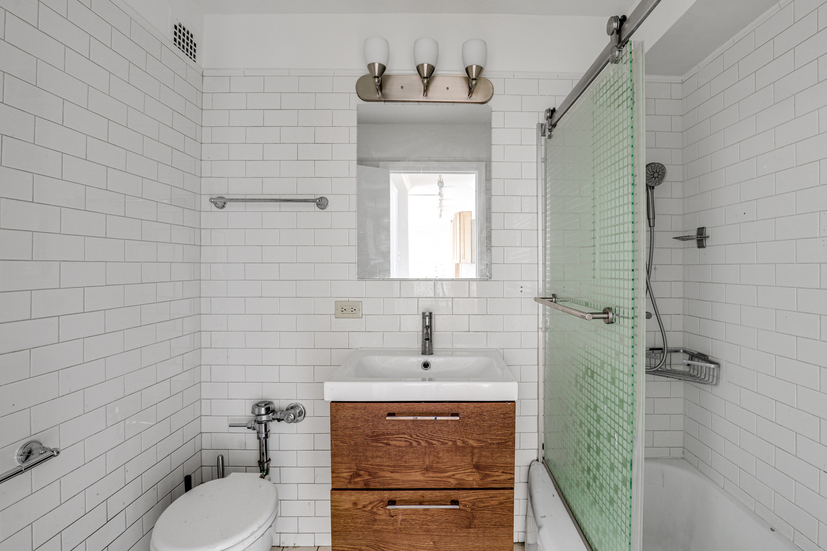 2909 North Sheridan Road, Unit 1105 Chicago, IL 60657 - Photo 7 of 12