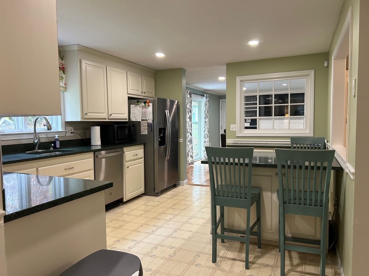 31 Todd Road Nashua, NH 03064 - Photo 5 of 30