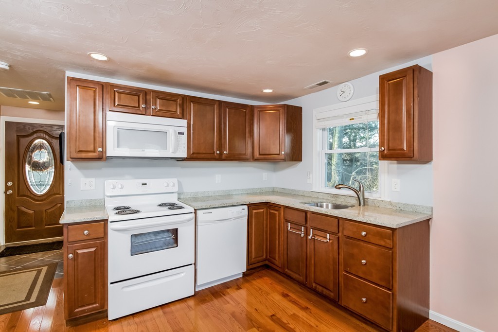 26 Knight's Point Road Plymouth, MA 02360 - Photo 3 of 12 Gallery Image 3